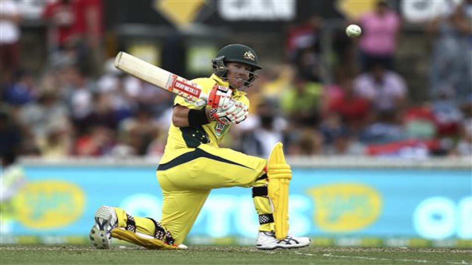 SL vs AUS: Heartbreak for David Warner as Australia opener gets stumped out on 99 during 4th ODI against Sri Lanka David Warner: एका धावानं डेव्हिड वॉर्नर शतक हुकलं! कसा झाला आऊट? पाहा व्हिडिओ