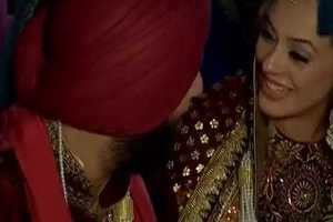 Watch inside video of cricketer Yuvraj Singh and Hazel Keech's wedding ceremony