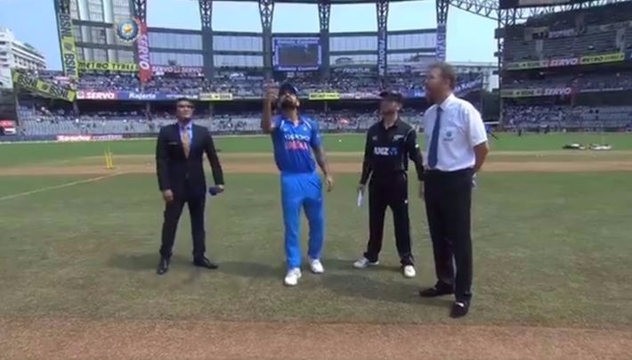 Williamson opts to bat first in Pune