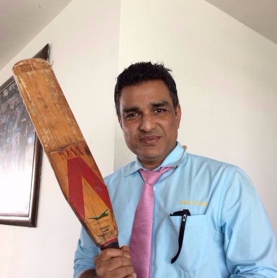 manjrekar supports batsmen taking help from dressing room in drs Manjrekar supports batsmen taking help from dressing room in DRS