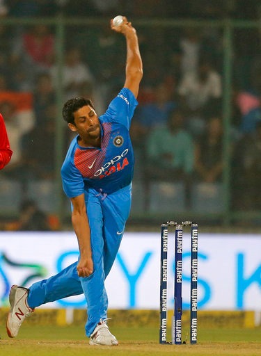 Veteran Indian pacer Ashsih Nehra played his last match on Wednesday, putting an end to an 18-year-long career. (Photo: AP)