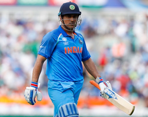 Dhoni spotted in 'whites' ahead of 1st Test in Kolkata