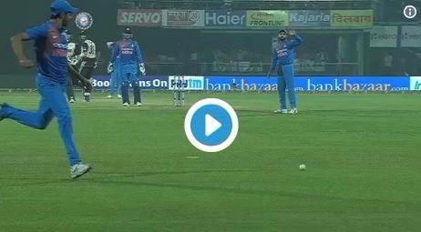 video virat kohli reaction on ashish nehras football skill cricket news WATCH: Ashish Nehra stuns Virat Kohli with brilliant football skills