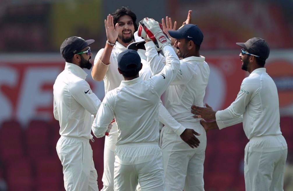 Sri Lanka reach 47/2 at lunch on Day 1
