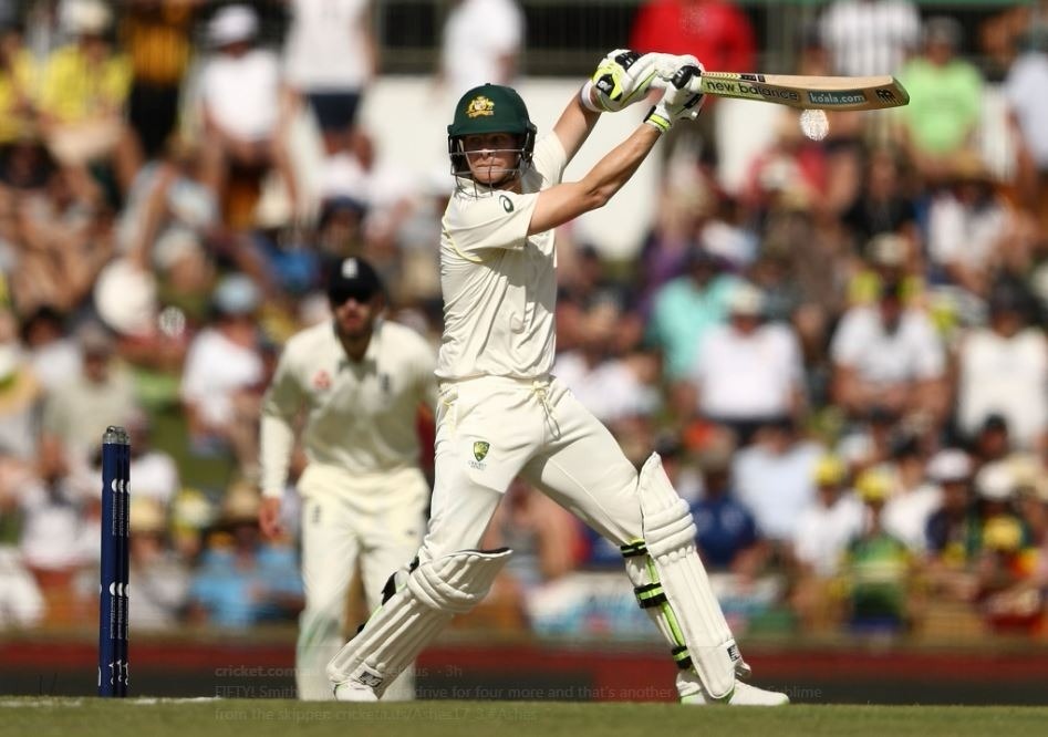 smith stands on englands way again Smith stands on England's way, again