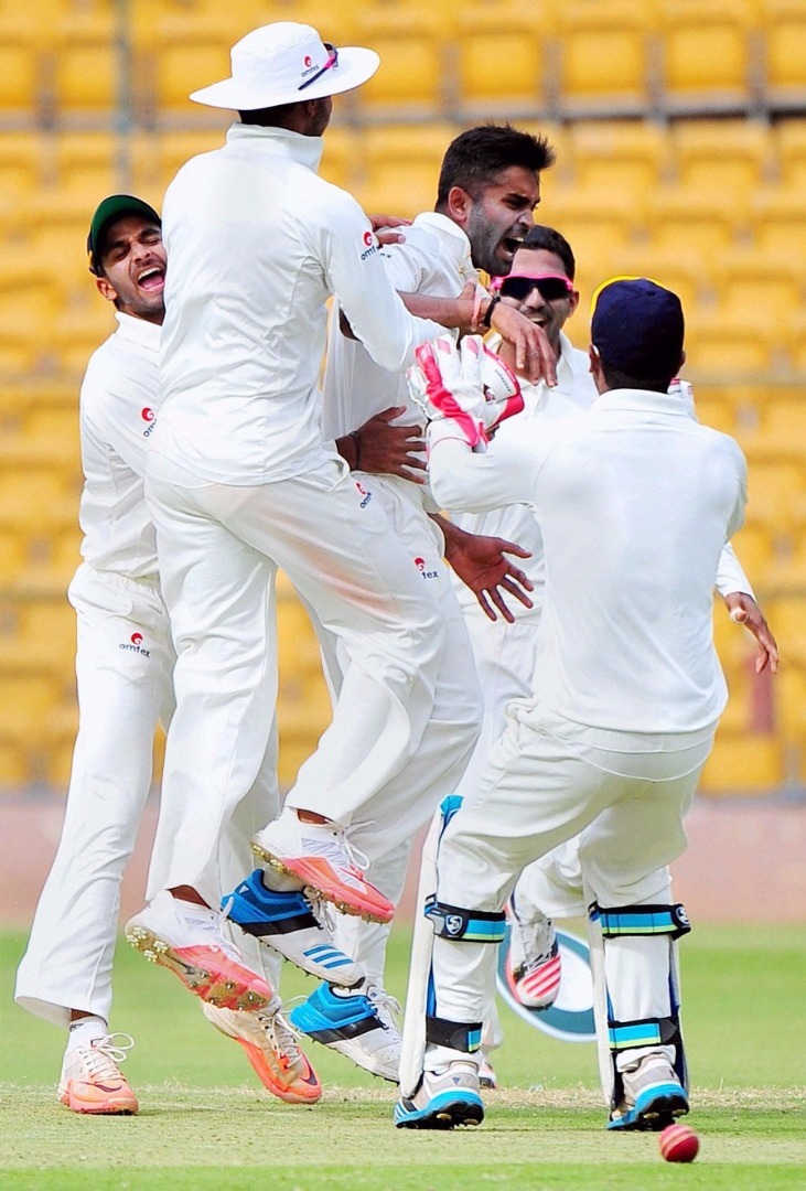 Ranji Trophy quarterfinal: Vinay Kumar's hat-trick decimates Mumbai