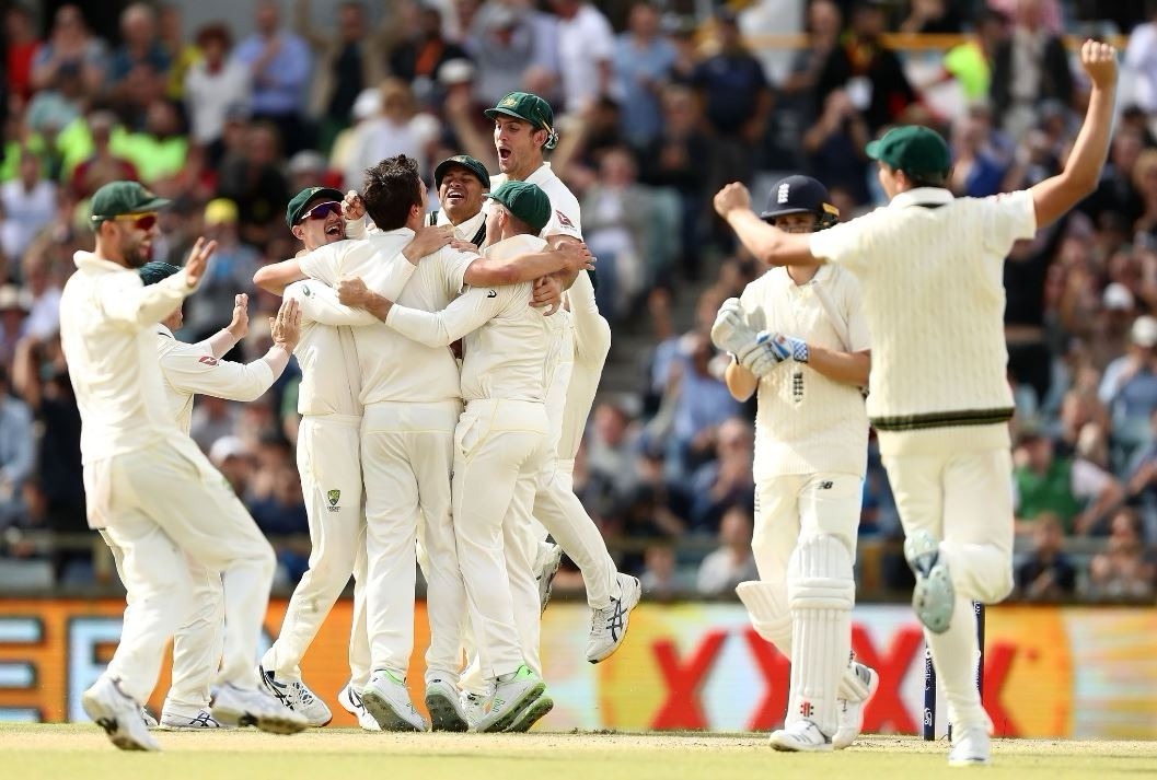 australia beat rain damp pitch and england to reclaim ashes Australia beat rain, damp pitch and England to reclaim Ashes