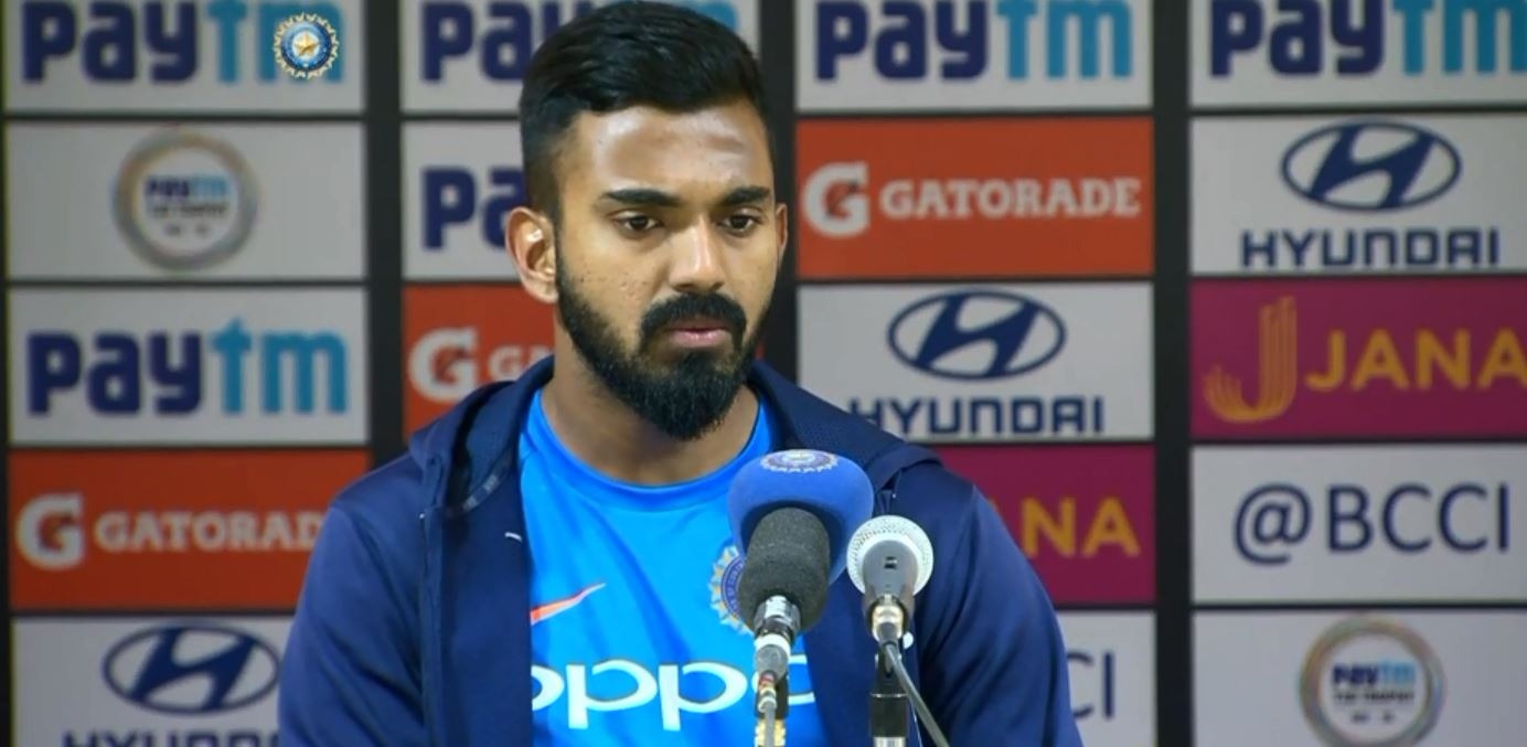 Irritated Rahul firmly backs Dhoni