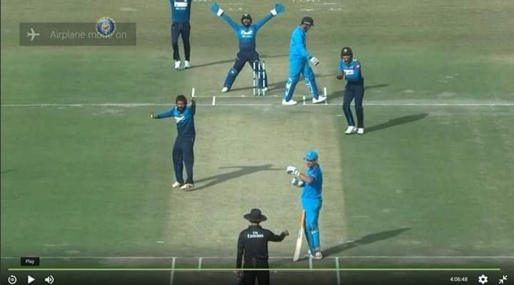 ms dhoni opts for drs even before umpire raises his finger to save jaspirt bumrah in india vs sri lanka 1st odi at dharamsala Over to 'Dhoni Review System'