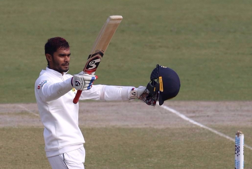 hobbling de silva scores hundred lanka reach 2265 at tea Hobbling De Silva scores hundred, Lanka reach 226/5 at tea