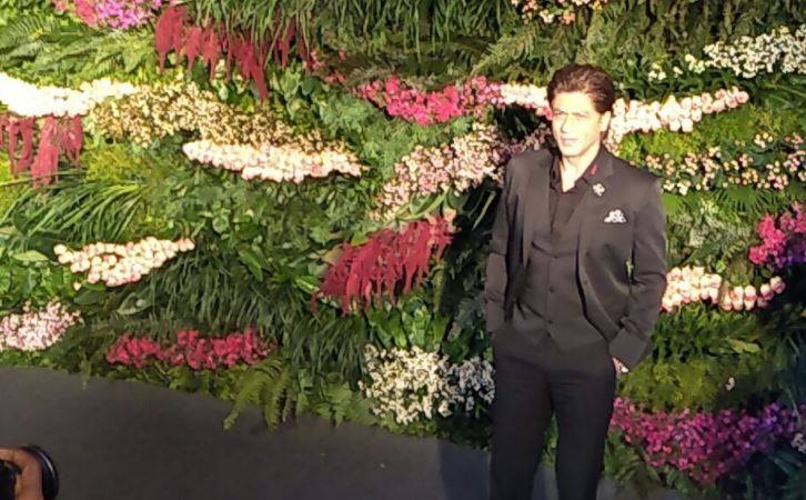 Virat Anushka grab eyeballs in their grand reception at Mumbai