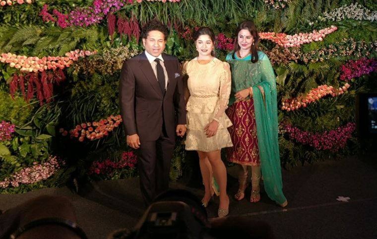 Virat Anushka grab eyeballs in their grand reception at Mumbai