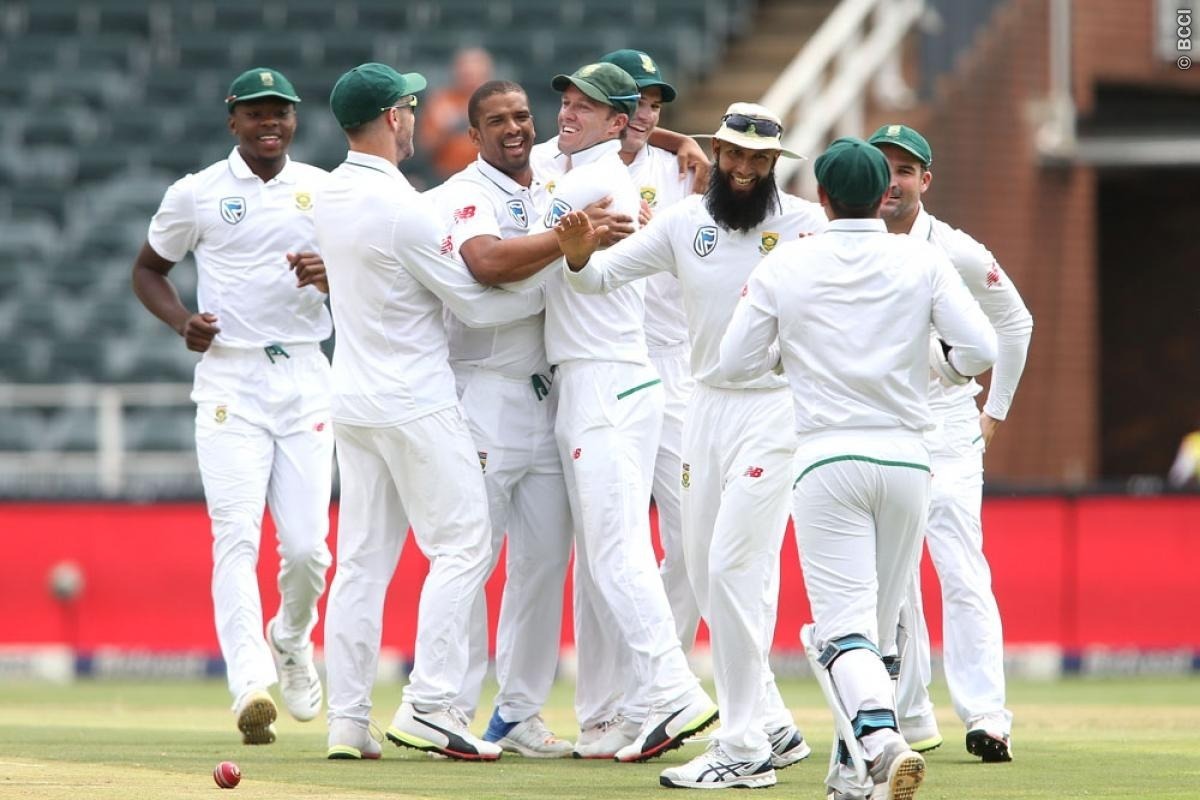 Live: South Africa reach 6/1 at stumps on Day 1