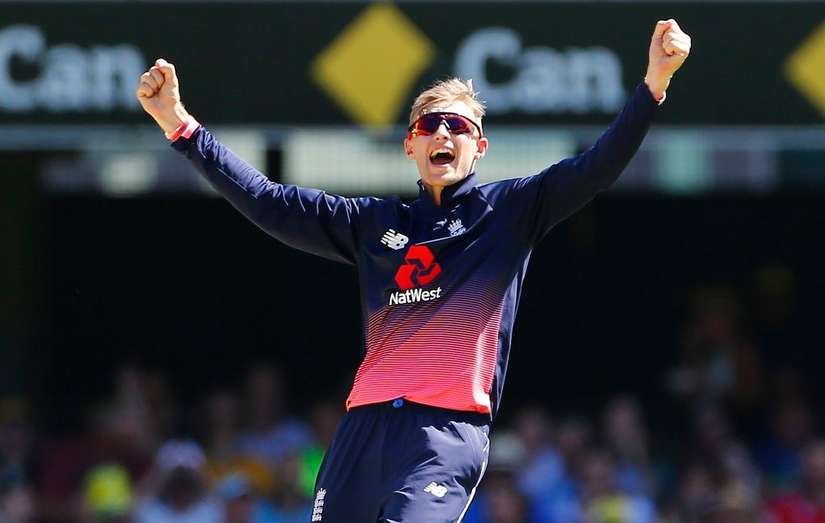 Finch's century in vain as England beat Australia in second ODI