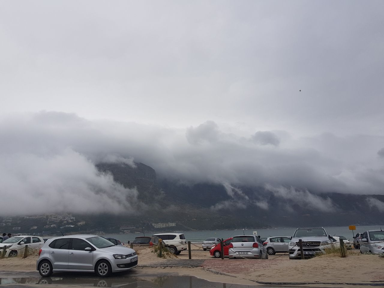 Bright sunshine promises full day's play in Cape Town