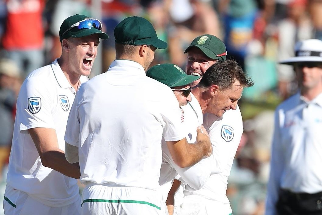 LIVE: India suffer top-order collapse