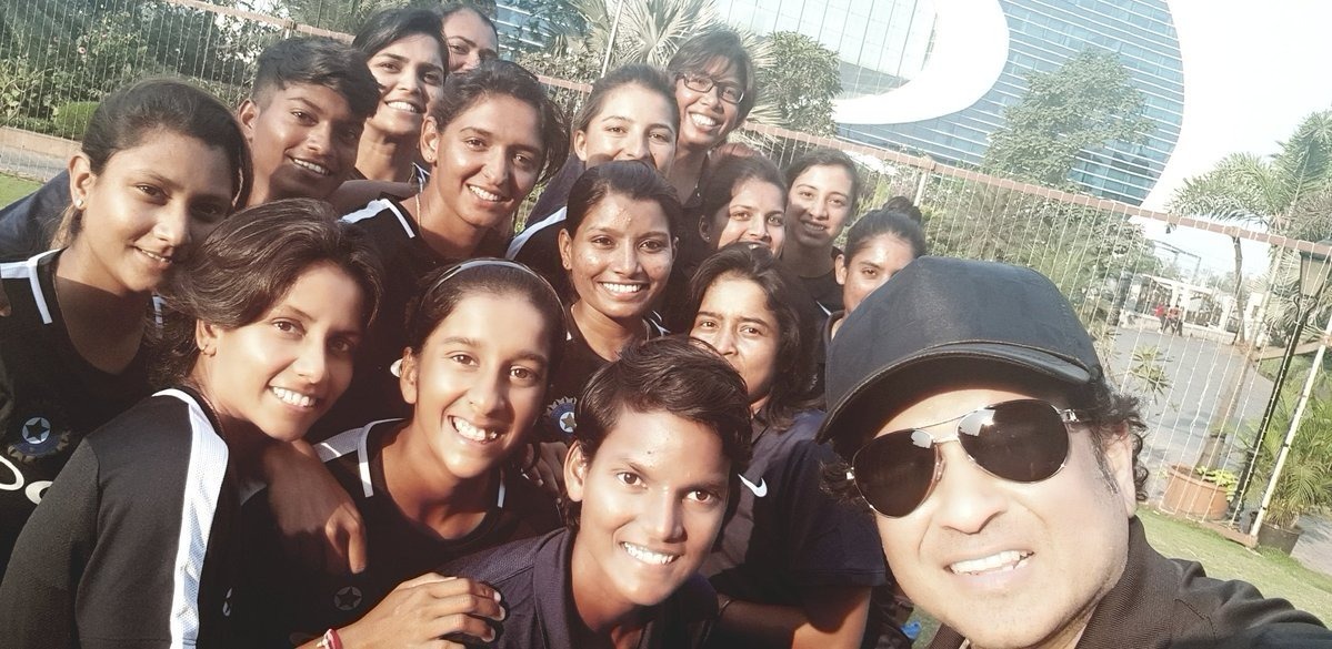 Tendulkar boosts women's team morale ahead of SA series