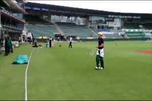 EXCLUSIVE: De Villiers practices with Tennis racquet ahead of 5th ODI