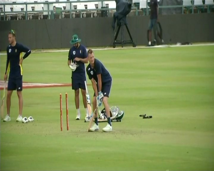 South Africa send 'six' alarm before decider