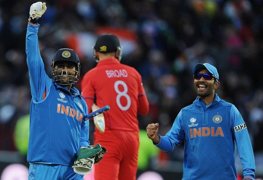 Dhoni is a topper in University where I am still studying: Karthik