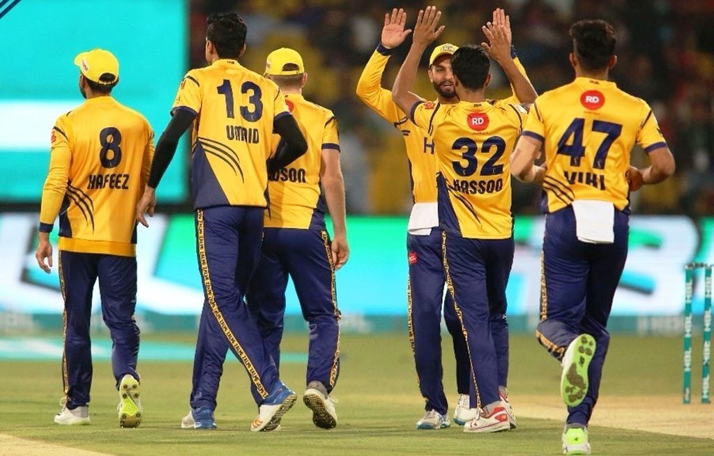 alis heroics in vain as peshawar knock out quetta in nail biting thriller Ali’s heroics in vain as Peshawar knock out Quetta in nail-biting thriller