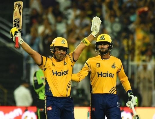 Akmal’s blitzkrieg powers Peshawar into playoffs