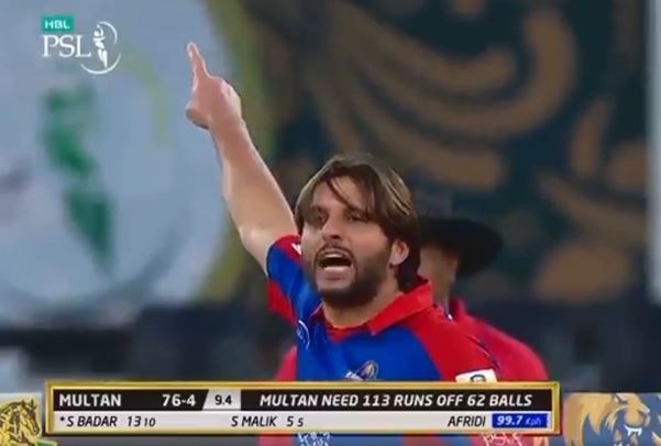 afridi issues apology to saif badar over send off Afridi issues apology to Saif Badar over send-off