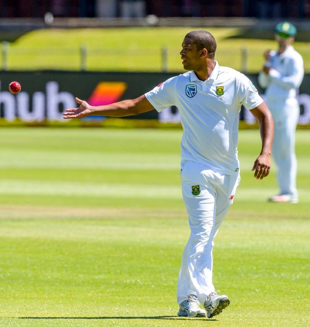 Australia new boys flop as South Africa turn screw