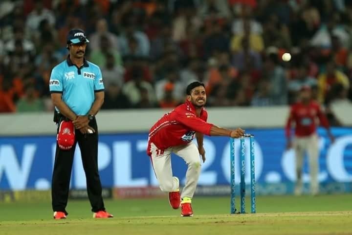 Innovation gone wrong: Manoj Tiwary trolled for his bizarre bowling action