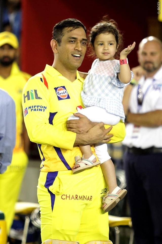 watch ziva dhoni demands hug from father in between high scoring thriller WATCH: Ziva Dhoni demands hug from father in between high scoring thriller