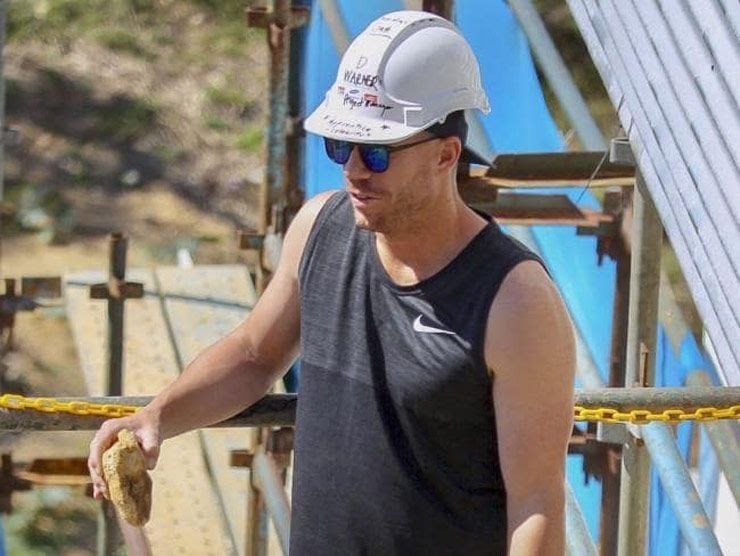 David Warner seen working at a construction site, here’s the truth
