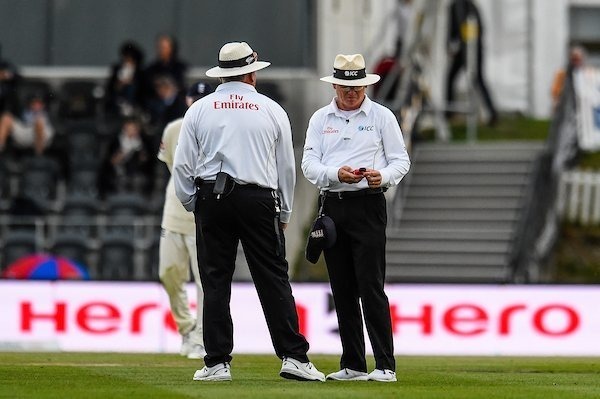 Bad light forces early end, New Zealand start safe in mammoth run chase Bad light forces early end, New Zealand start safe in mammoth run chase