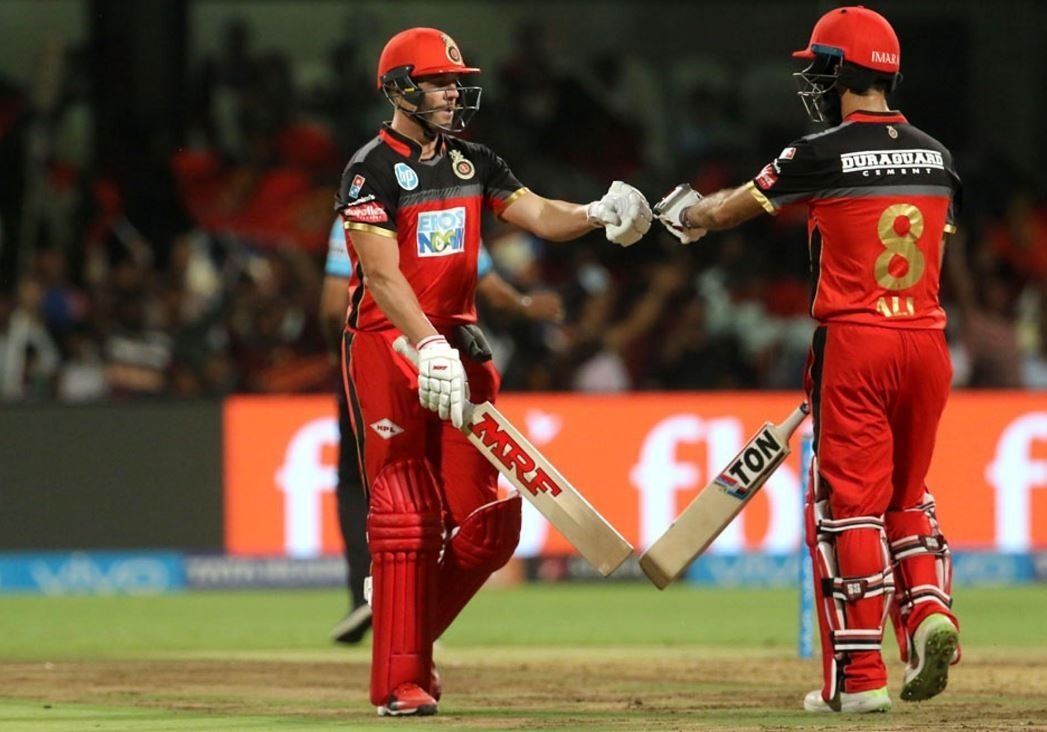 de villiers ali keep rcbs play off hopes alive De Villiers, Ali keep RCB's play-off hopes alive