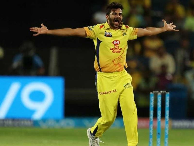 This is not the first time Dhoni committed this mistake in the IPL. Against Mumbai Indians too, Dhoni surprisingly threw the ball to Shardul Thakur in the 19th over with only 22 required.