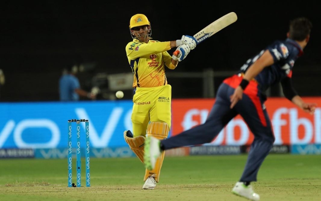 dhoni rayudu power csk to 211 against dd in pune Dhoni, Watson muscle fighting Daredevils, CSK reclaim top spot