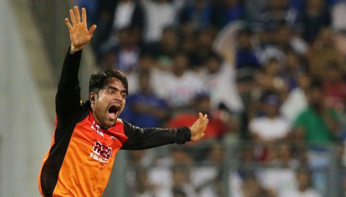 Rashid Khan : राशिद खानने 'धोनी स्टाईल'ने हेलिकॉप्टर शॉट मारला पण..., व्हिडीओ होतोय व्हायरल