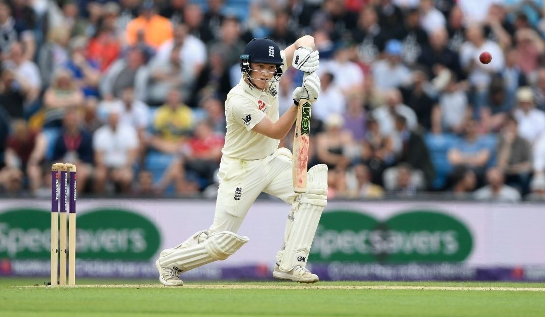 Collective batting display gives England a healthy first innings lead over Pakistan
