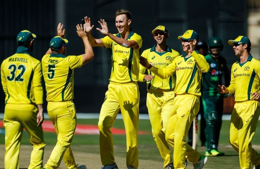 Stanlake, Finch demolish Pakistan to give Australia their first win in three months
