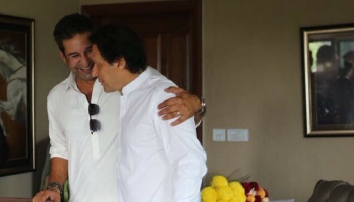 pakistans to be pm imran khans this photo with imran khan is going viral This photo of Impending Pakistan PM Imran Khan with Wasim Akram is going viral