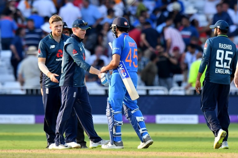 Kohli hints inclusion of Kuldeep Yadav, Yuzvendra Chahal in Test series