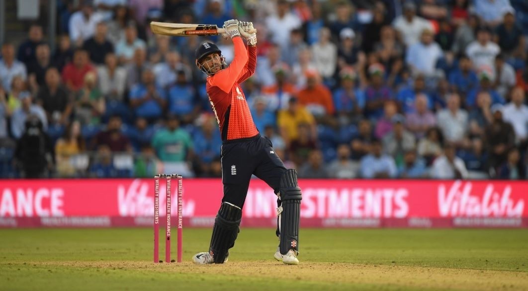 england make one change and opt to bowl against unchanged india Kuldeep goes wicket-less, Hales smashes unbeaten 58, England level series