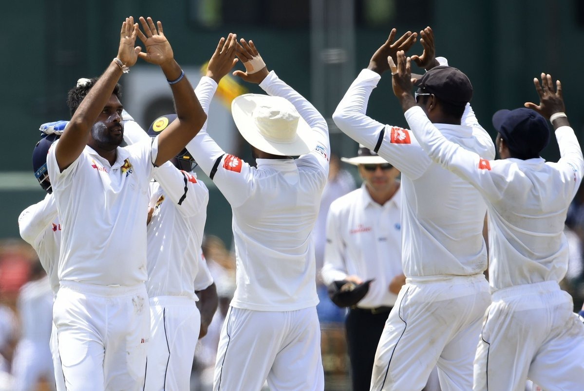 Lankan spinners strike back, bundle South Africa for 124 in 1st innings Lankan spinners strike back, bundle South Africa for 124 in 1st innings