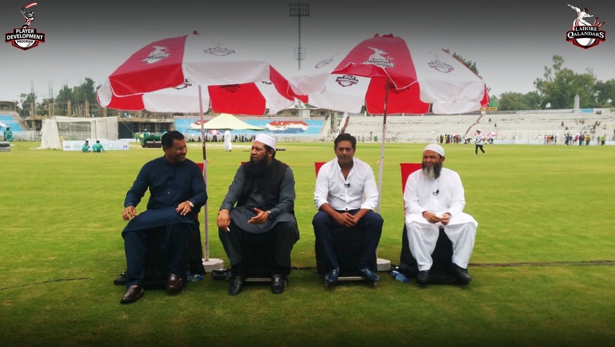 Inzamam-ul-Haq, Mushtaq Ahmed, Aqib Javed, Waqar Younis together for the ceremony/ Photo Courtesy: Twitter