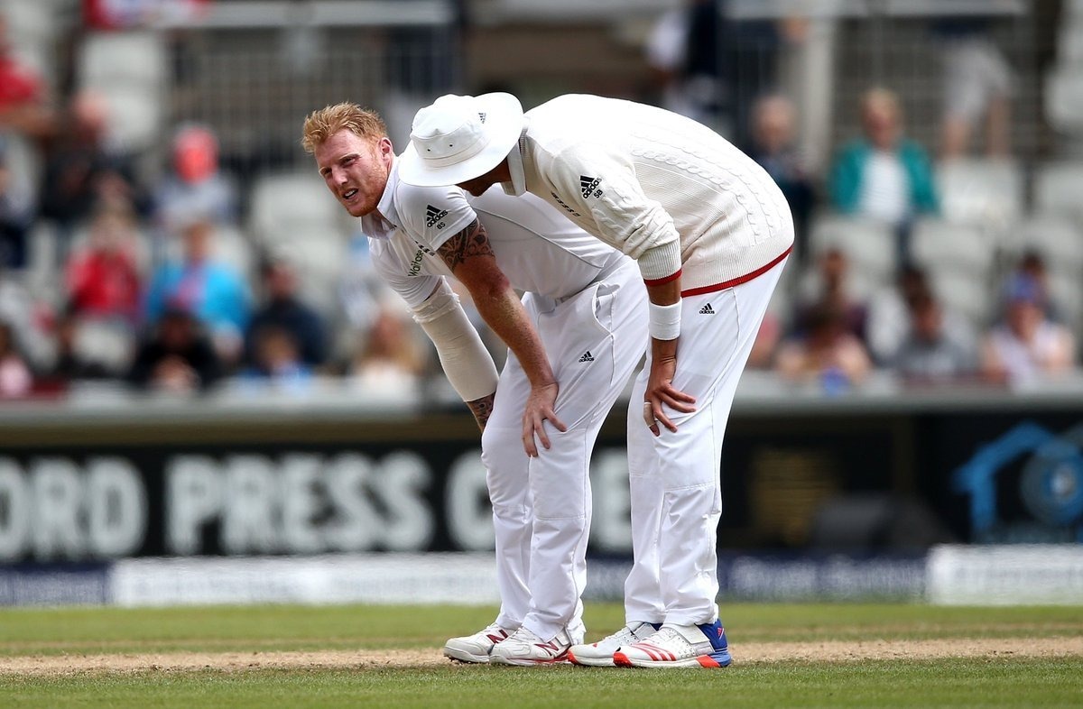 Ben Stokes suffers knee injury during Nottingham Test