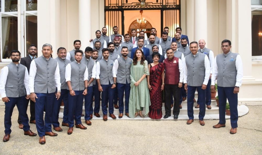 anushka sharma trolled for posing posing with indian cricket team in england Here's why Anushka Sharma is now the 19th member of Team India