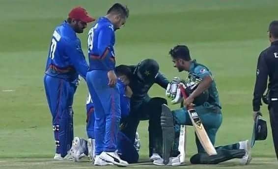 watch shoaib maliks act of consoling afghanistans aftab alam is winning hearts WATCH: Shoaib Malik's act of consoling Afghanistan's Aftab Alam is winning hearts