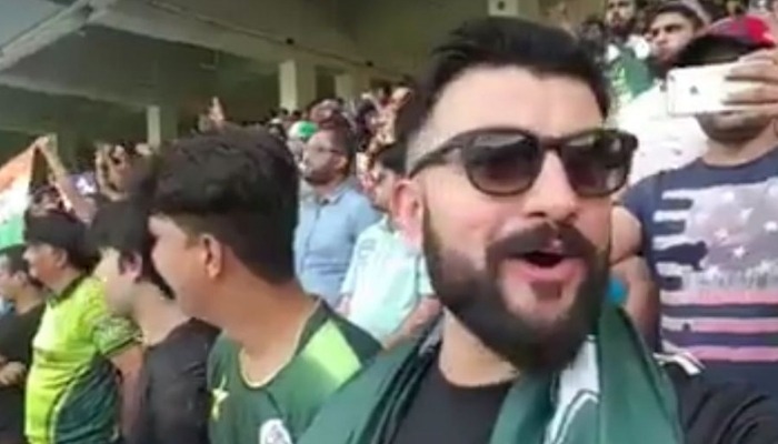 watch this video of pakistani man singing indias national anthem is going viral WATCH: This video of Pakistani man singing India's national anthem is going viral