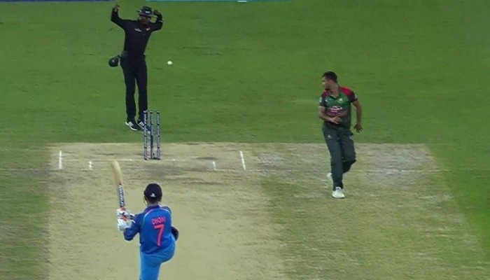 watch dhonis slapping shot that almost took the umpires head along WATCH: Dhoni's 'Slapping Shot' that almost took the umpire's head along