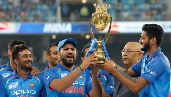 watch rohit sharma hands over the trophy to khaleel ahmed after asia cup victory WATCH: Rohit hands over the trophy to debutant Khaleel after Asia Cup victory