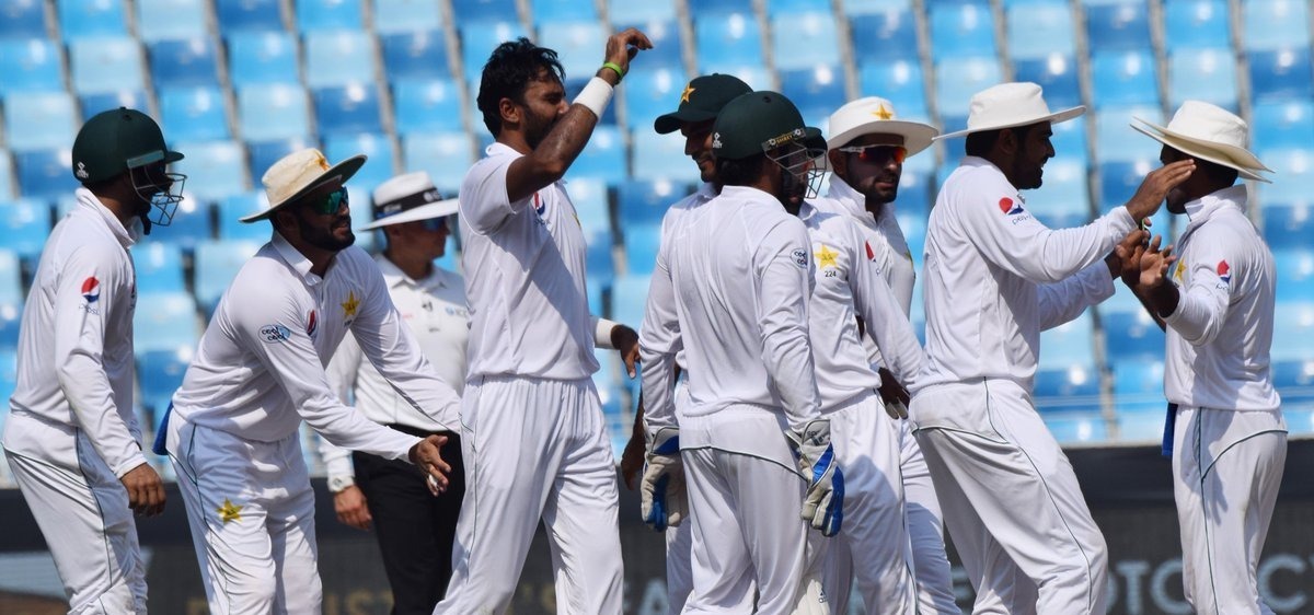 Bilal Asif's maiden 6-for mauls Australia, Pakistan extends lead to 325